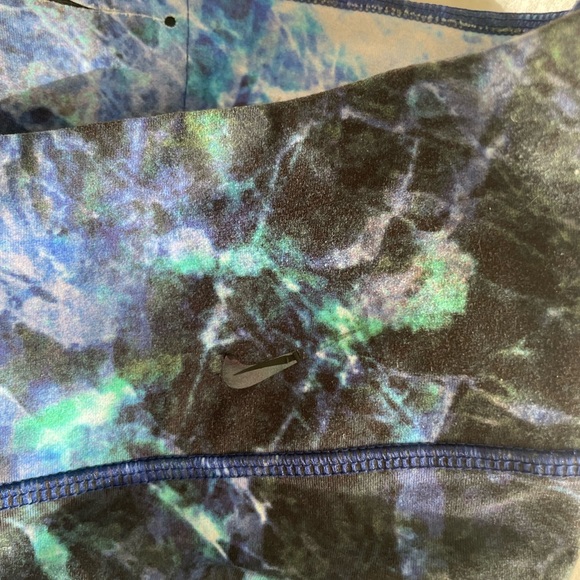 Nike Dri-Fit Multicolor Capri Leggings - Picture 3 of 4